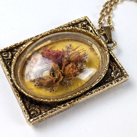 Vintage Victorian Dome Pendant Necklace w/ Dried Flowers - Picture 4 of 9